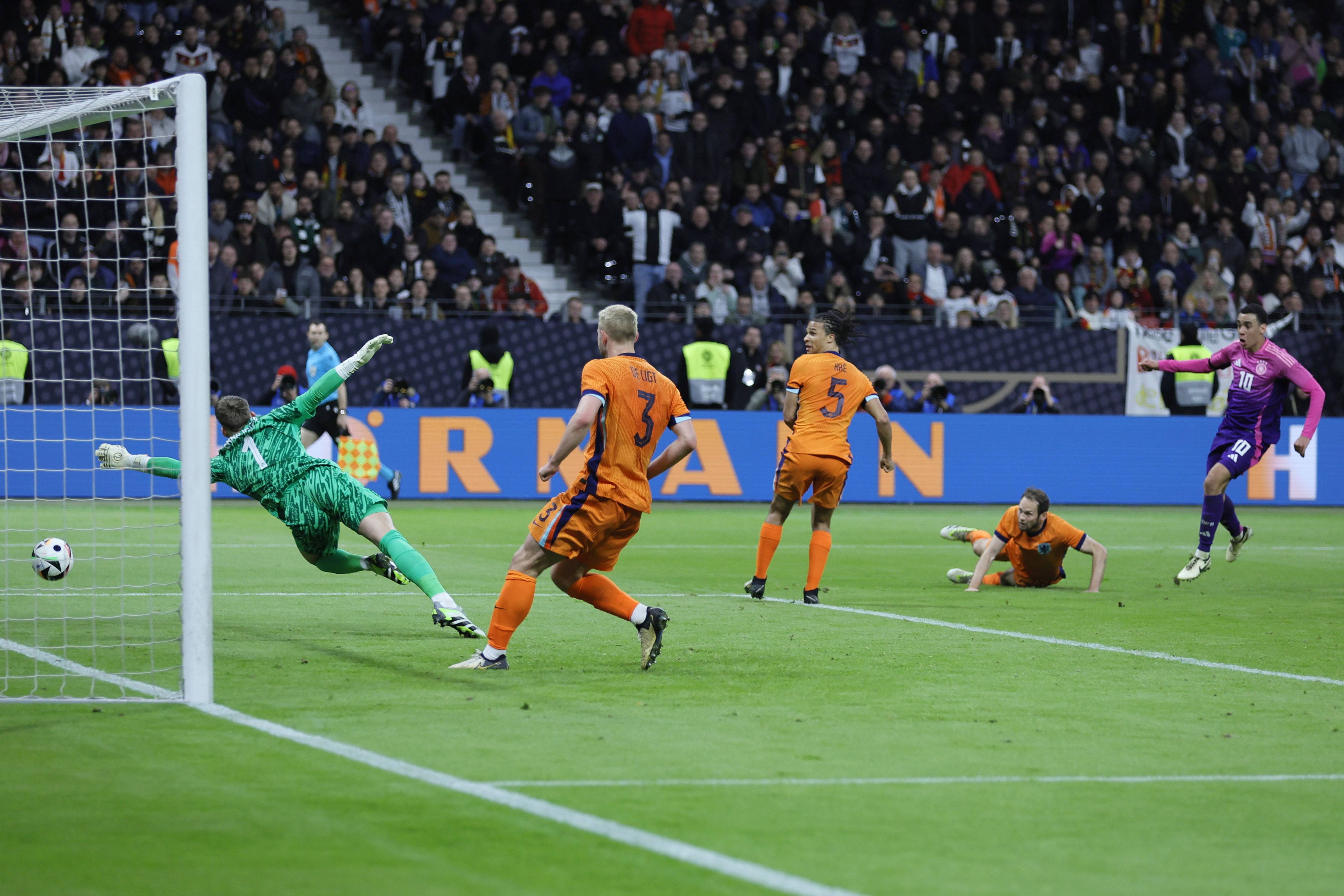 凭借其坚固 凭借其坚固