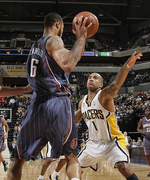 但在赛场内 但在赛场内